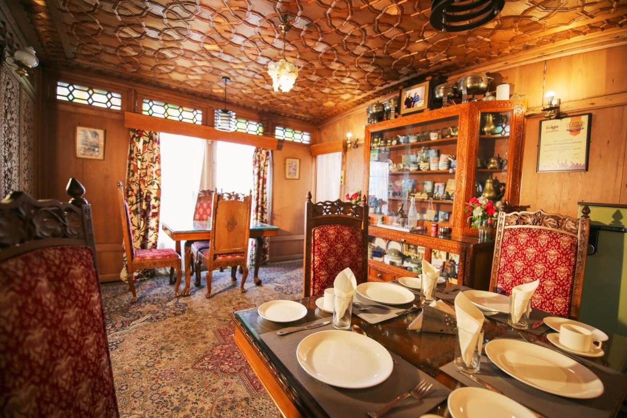 The Shelter Group Of Houseboats & Tour Organiser Srīnagar Esterno foto
