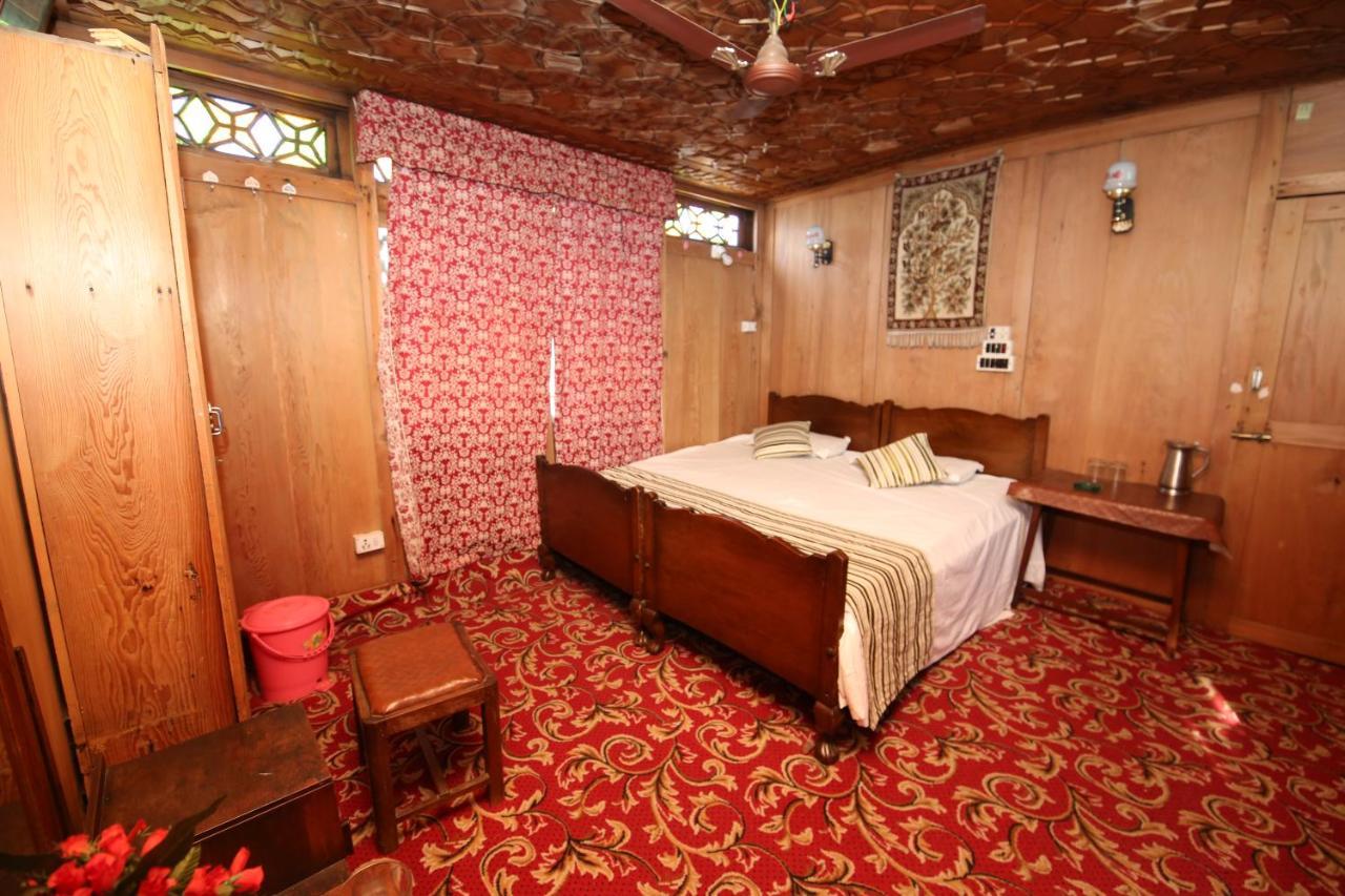 The Shelter Group Of Houseboats & Tour Organiser Srīnagar Esterno foto