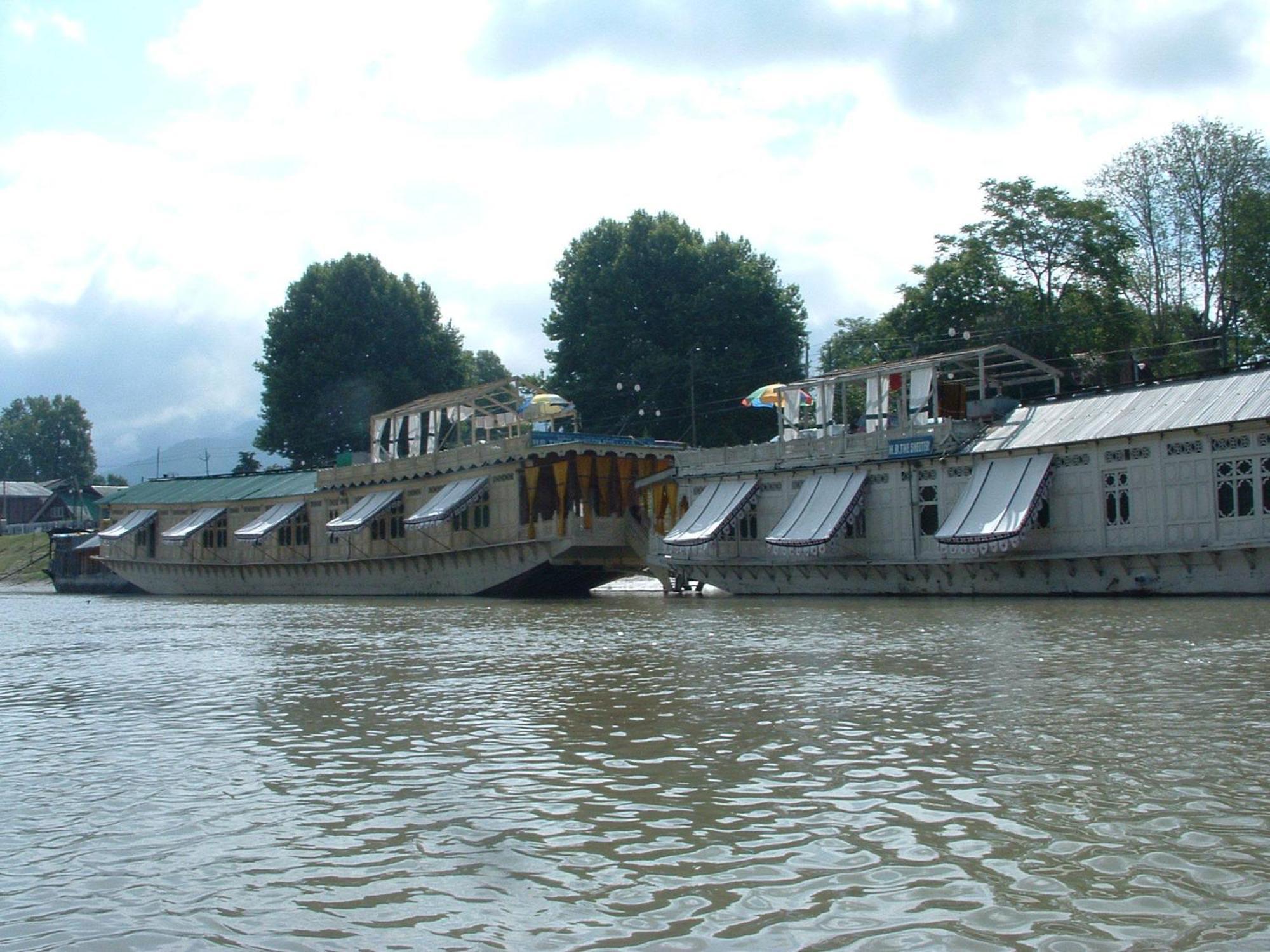 The Shelter Group Of Houseboats & Tour Organiser Srīnagar Esterno foto